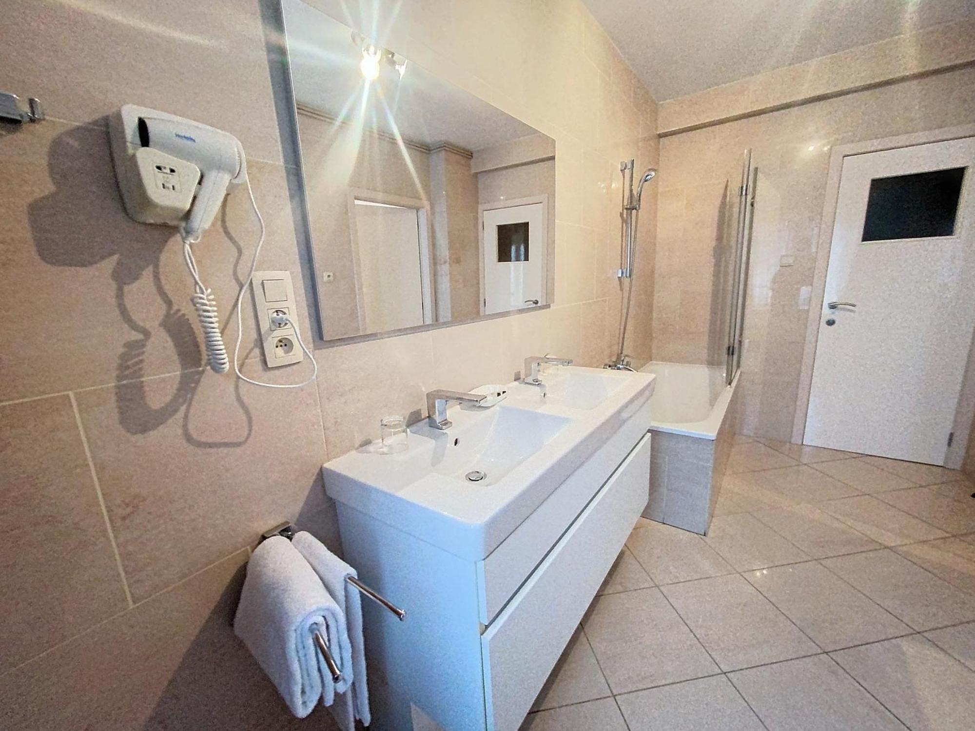 Gastenkamers Centersuites 东代恩凯尔克 外观 照片